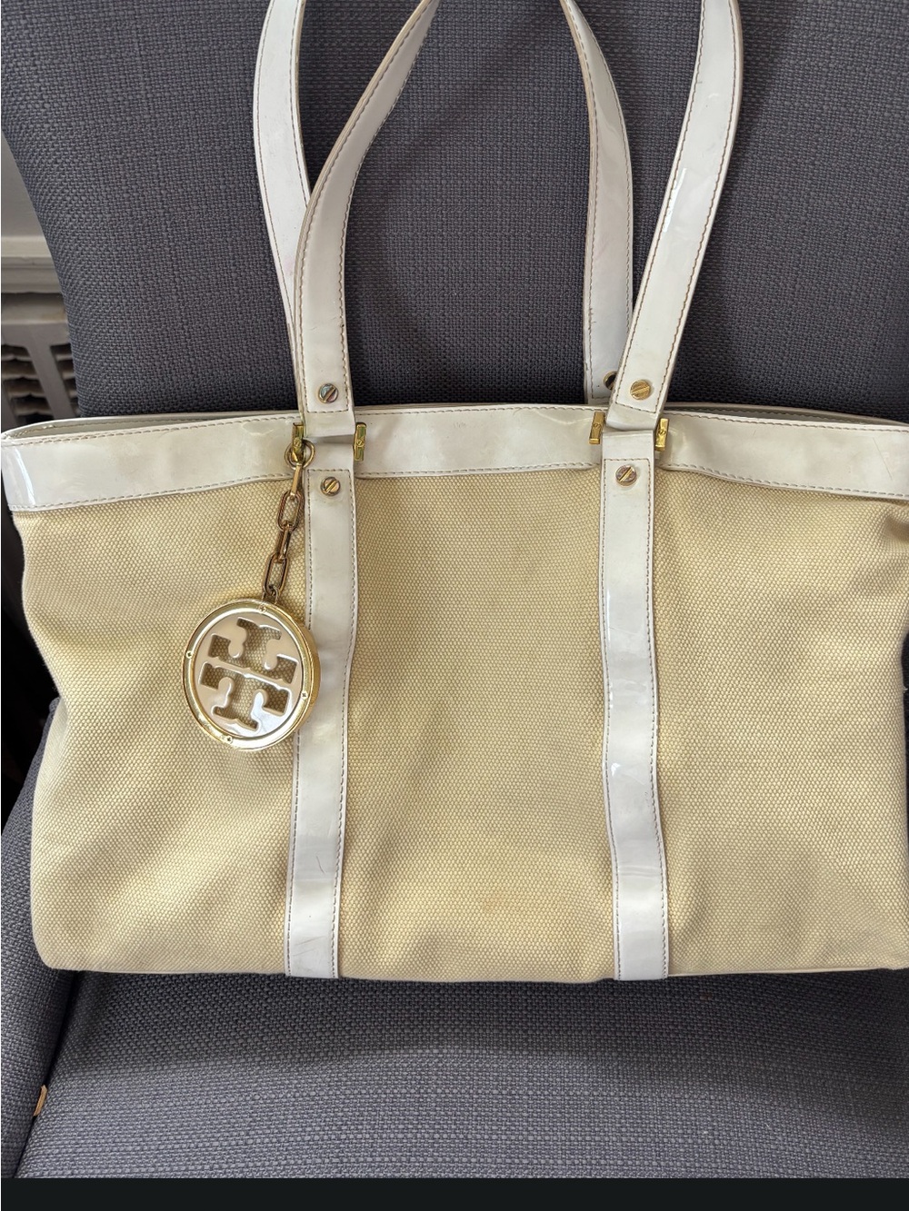 Tory Burch Beige Canvas Tote Bag White Patent Leather Trim Gold Logo Charm
